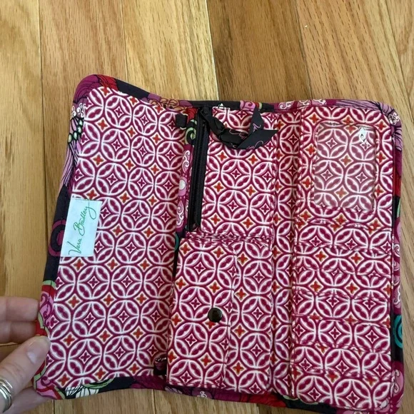 Vera Bradley magnetic wallet - Picture 4 of 8